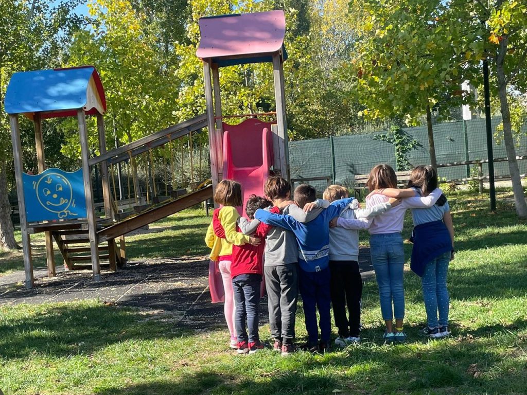FOTO BIMBI AL PARCO 2 Corsi privati di inglese per bambini a Pescara